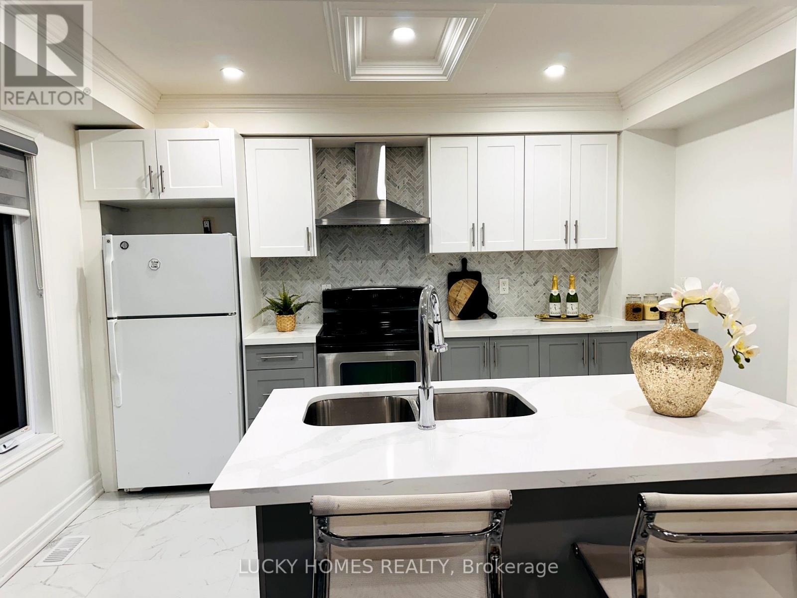 39 LAIDLAW DRIVE - 4