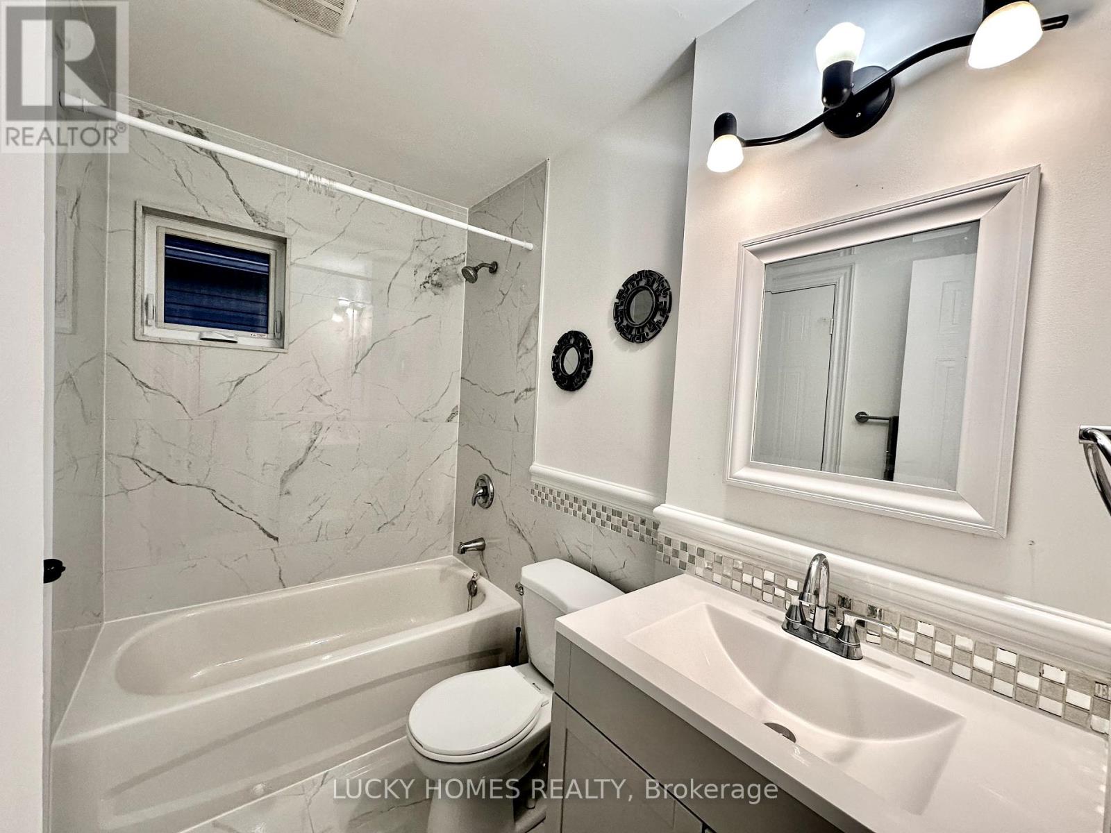 39 LAIDLAW DRIVE - 8