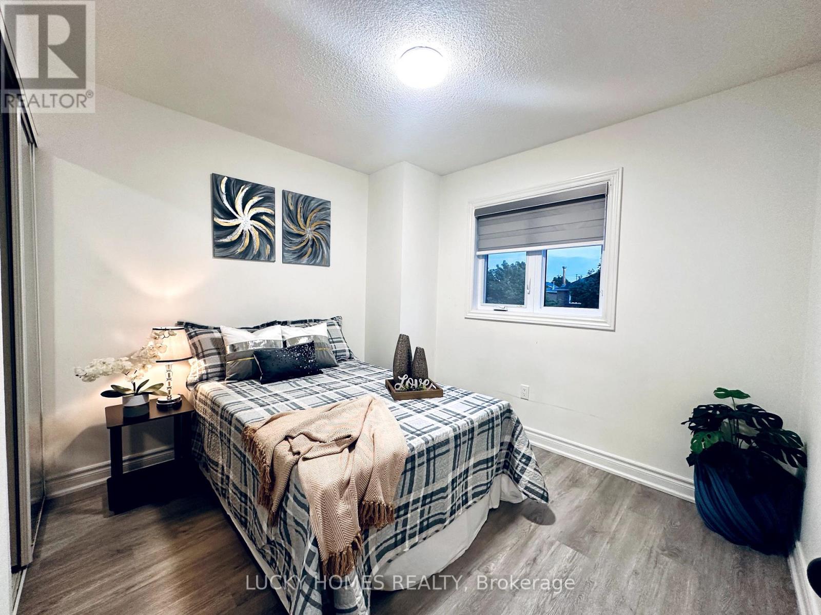 39 LAIDLAW DRIVE - 9
