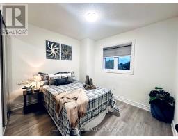 39 Laidlaw Drive, Barrie, ON L4N7S2 Photo 9