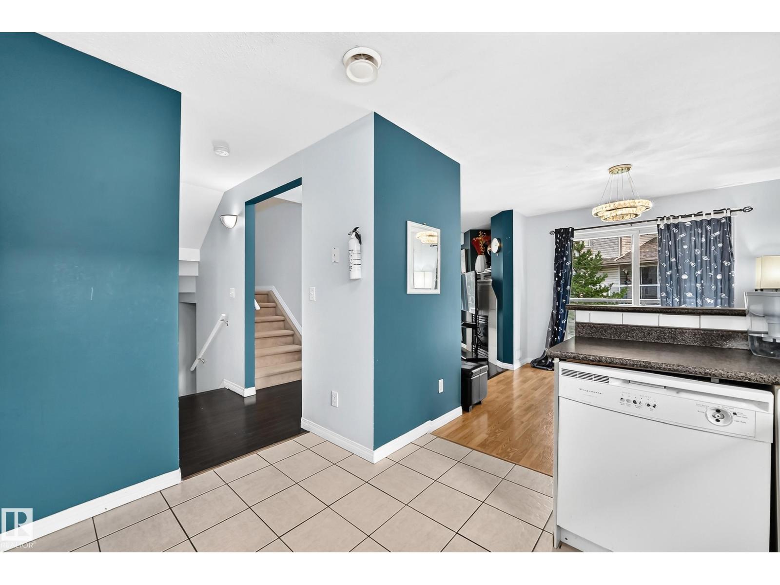 #72 2505 42 ST NW - Image 9