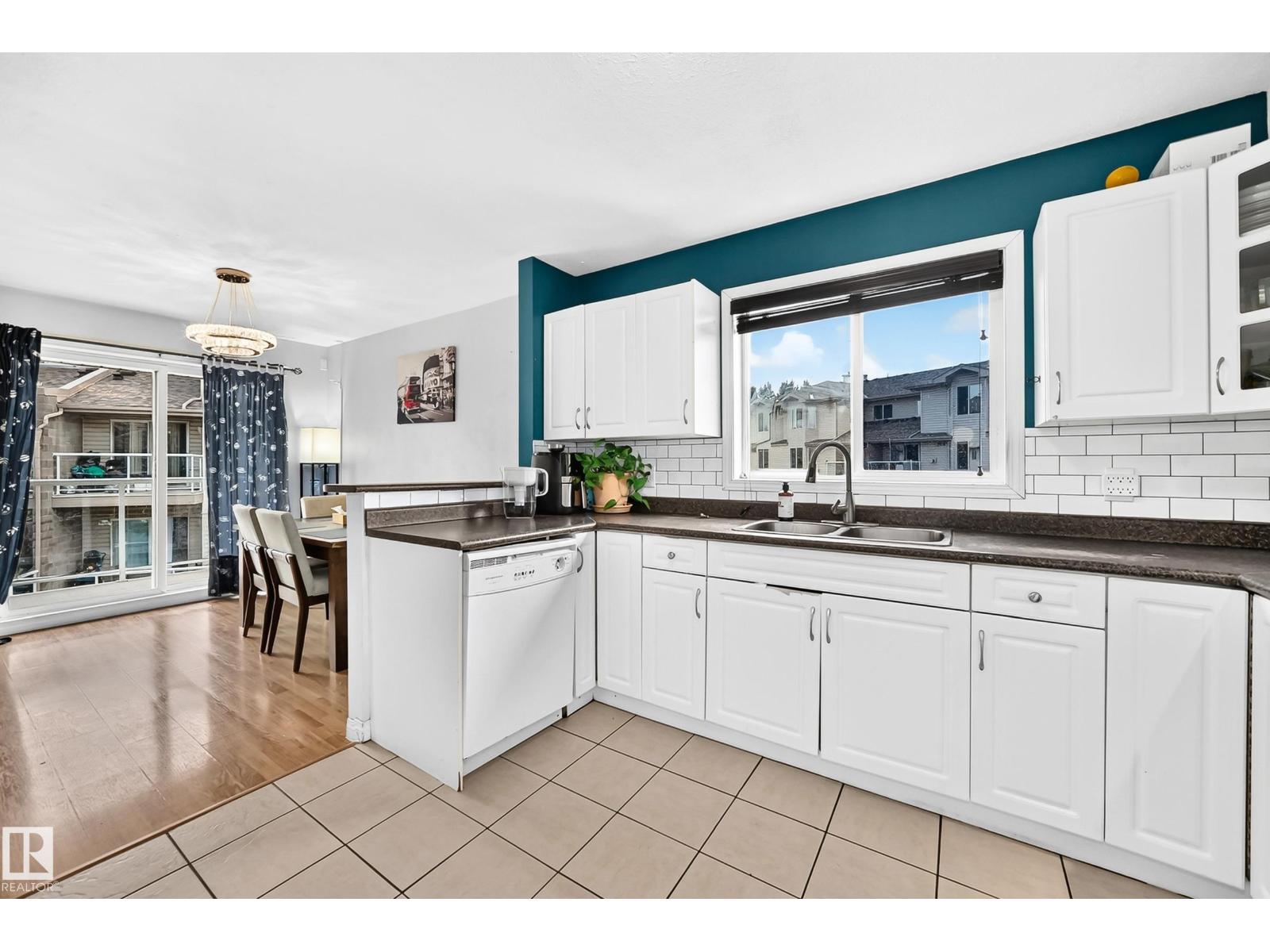 #72 2505 42 ST NW - 8