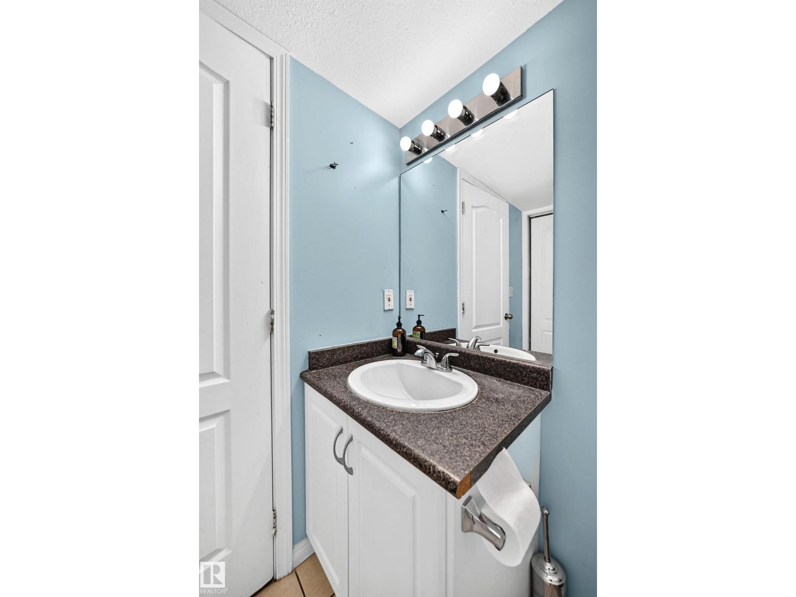 #72 2505 42 ST NW - 26
