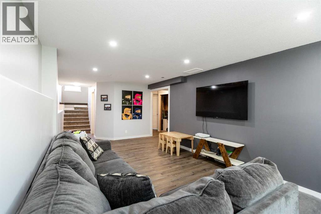 19 Hanson Green, Penhold