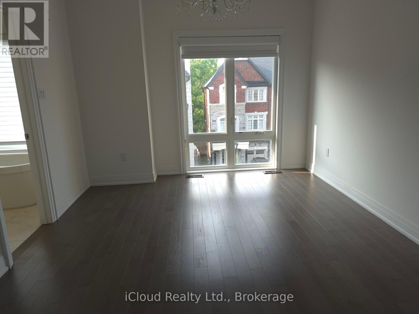 31 GLOBEMASTER LANE - 14