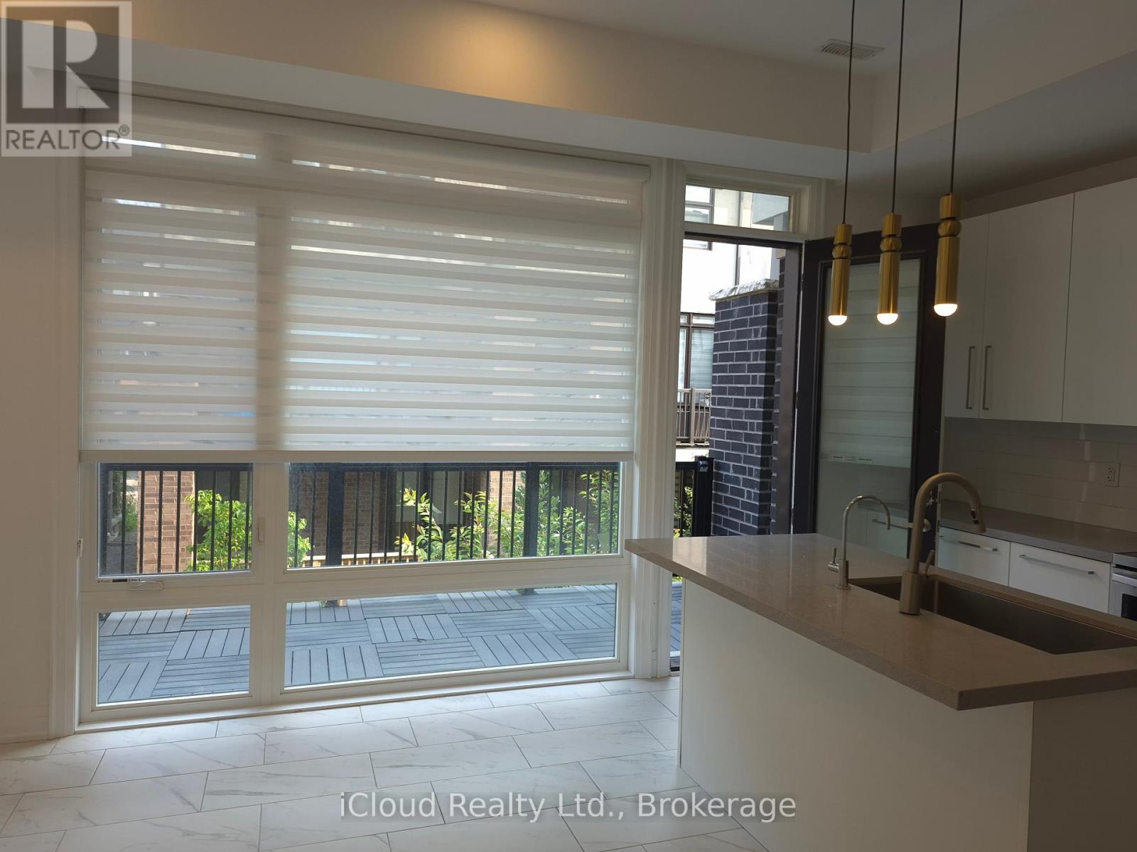 31 GLOBEMASTER LANE - 10