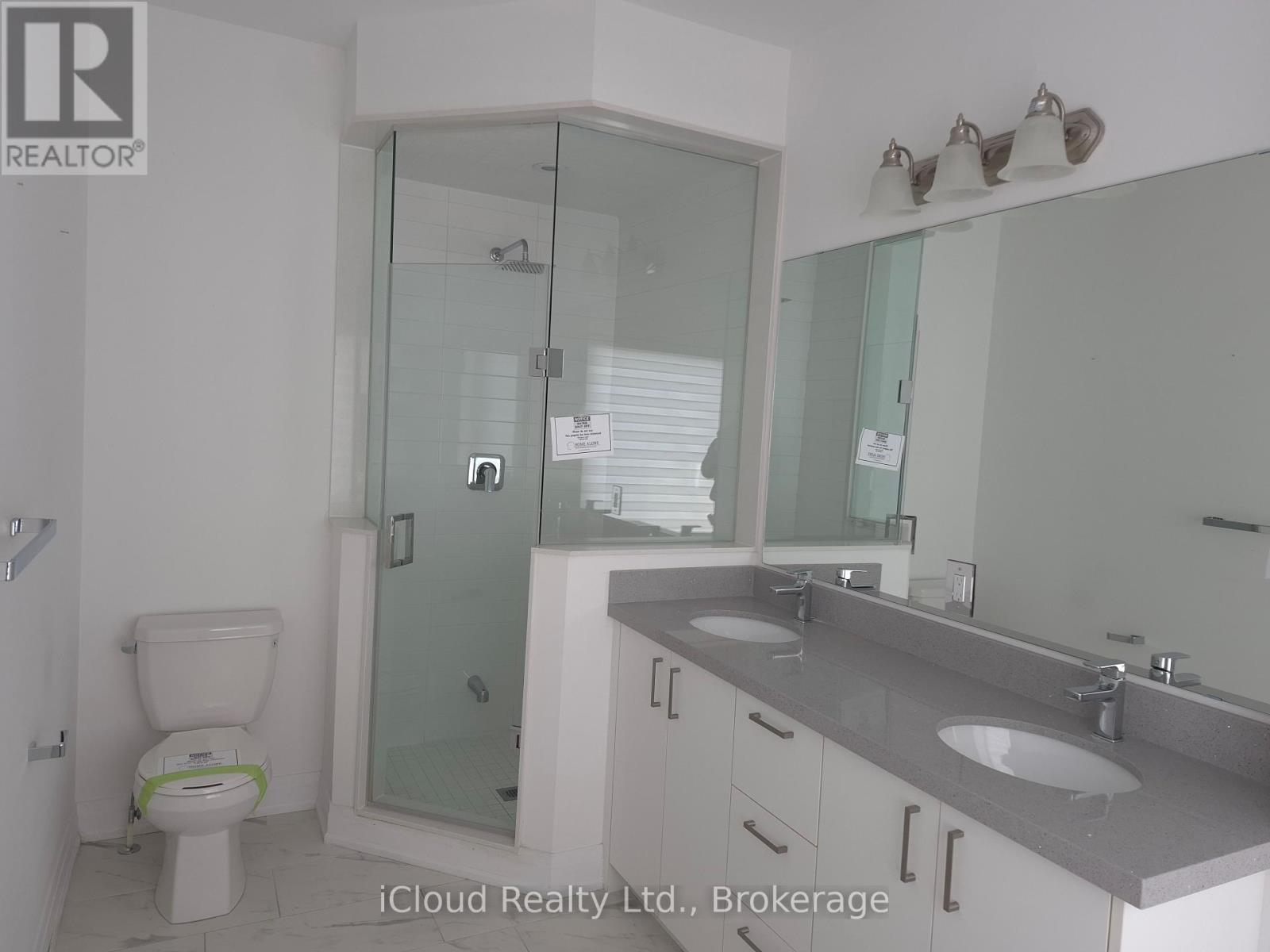 31 GLOBEMASTER LANE - 18