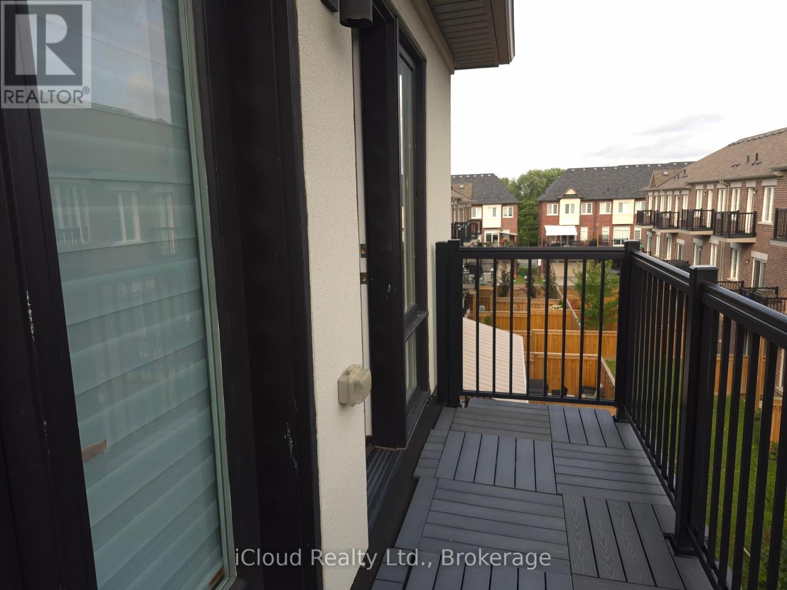 31 GLOBEMASTER LANE - 22