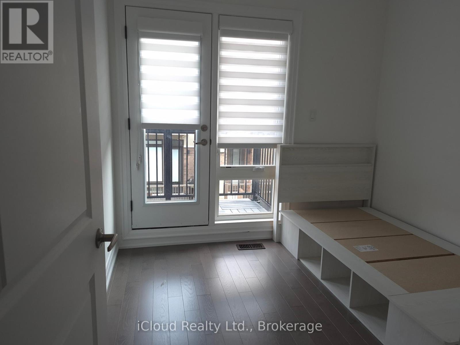 31 GLOBEMASTER LANE - 20