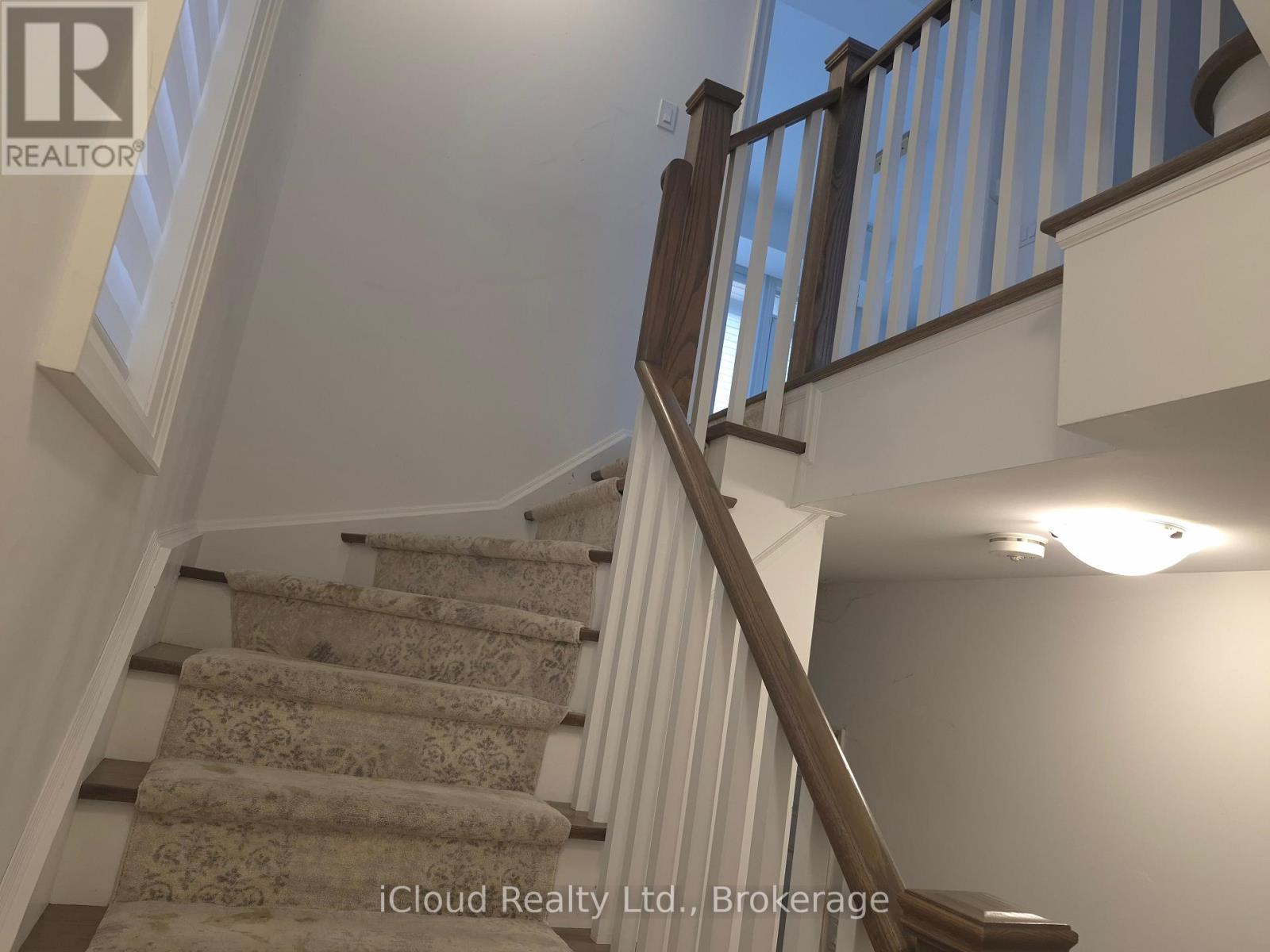 31 GLOBEMASTER LANE - 13