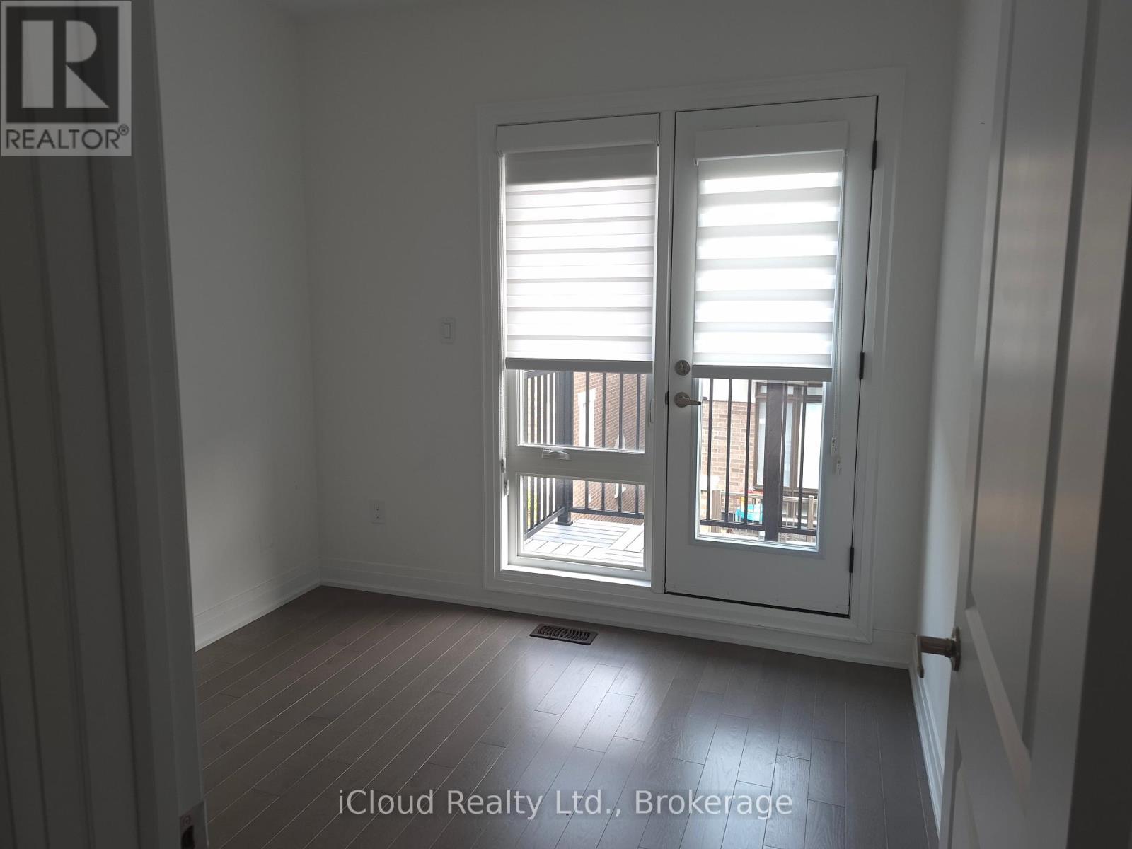 31 GLOBEMASTER LANE - 21