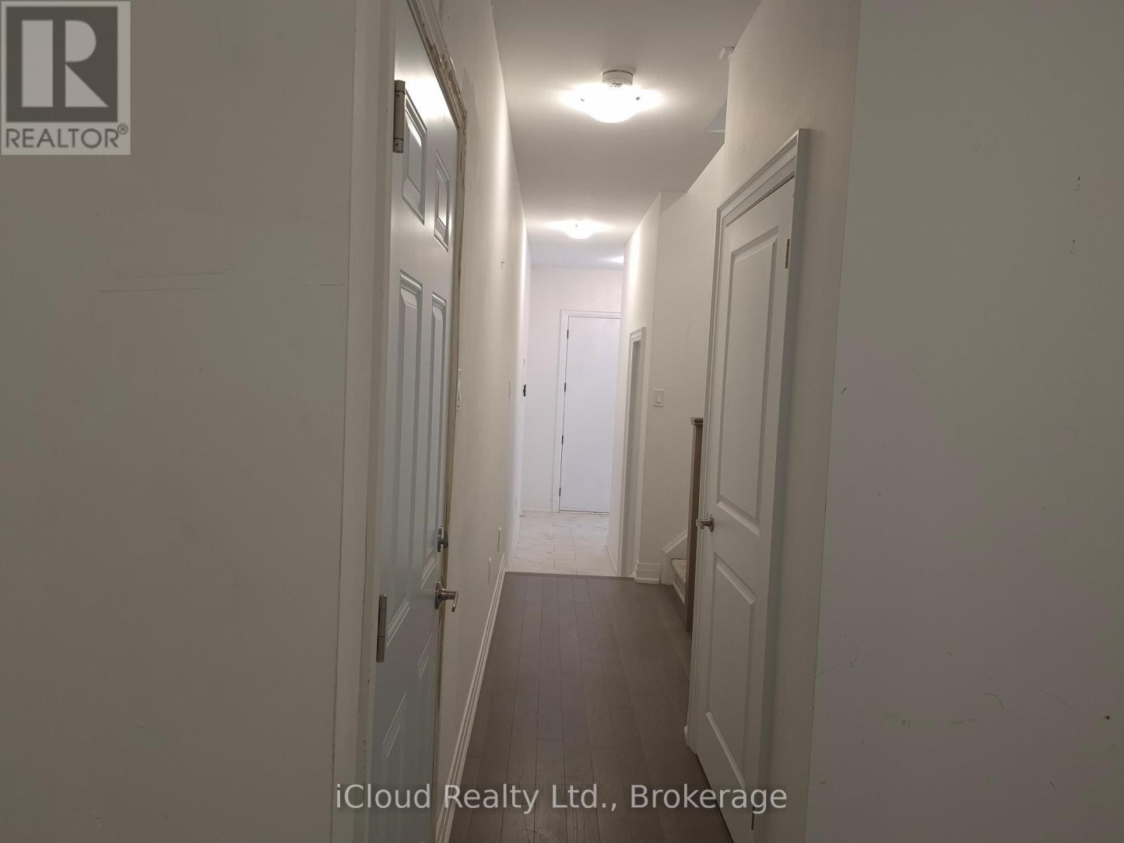 31 GLOBEMASTER LANE - 25