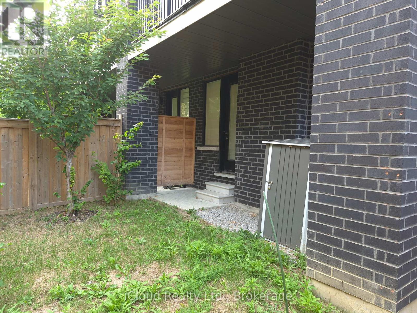 31 GLOBEMASTER LANE - 27