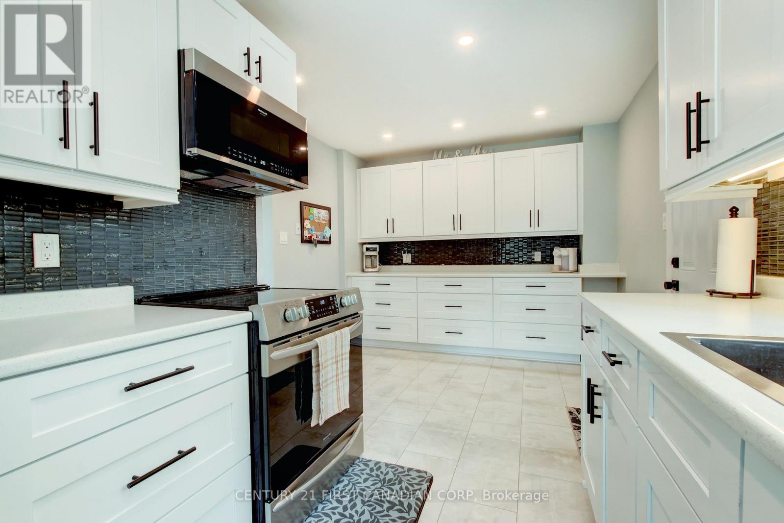 79 NEWBRIDGE CRESCENT - 12