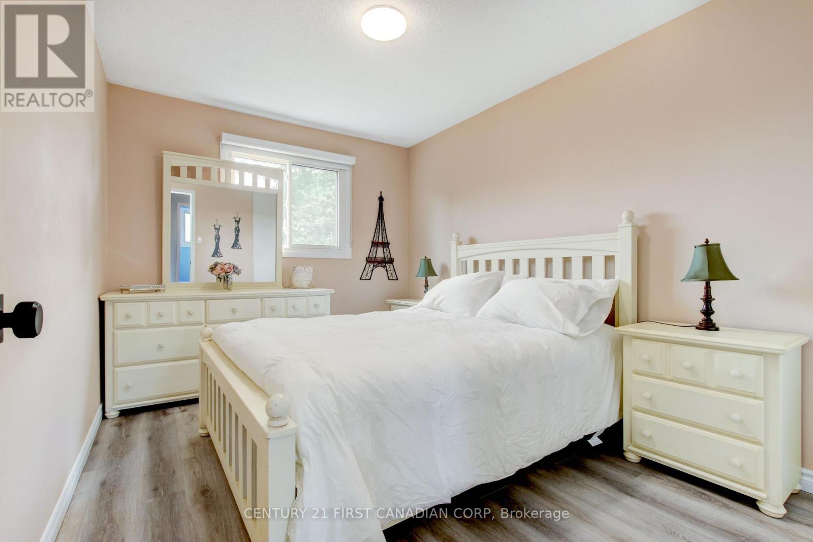 79 NEWBRIDGE CRESCENT - 22