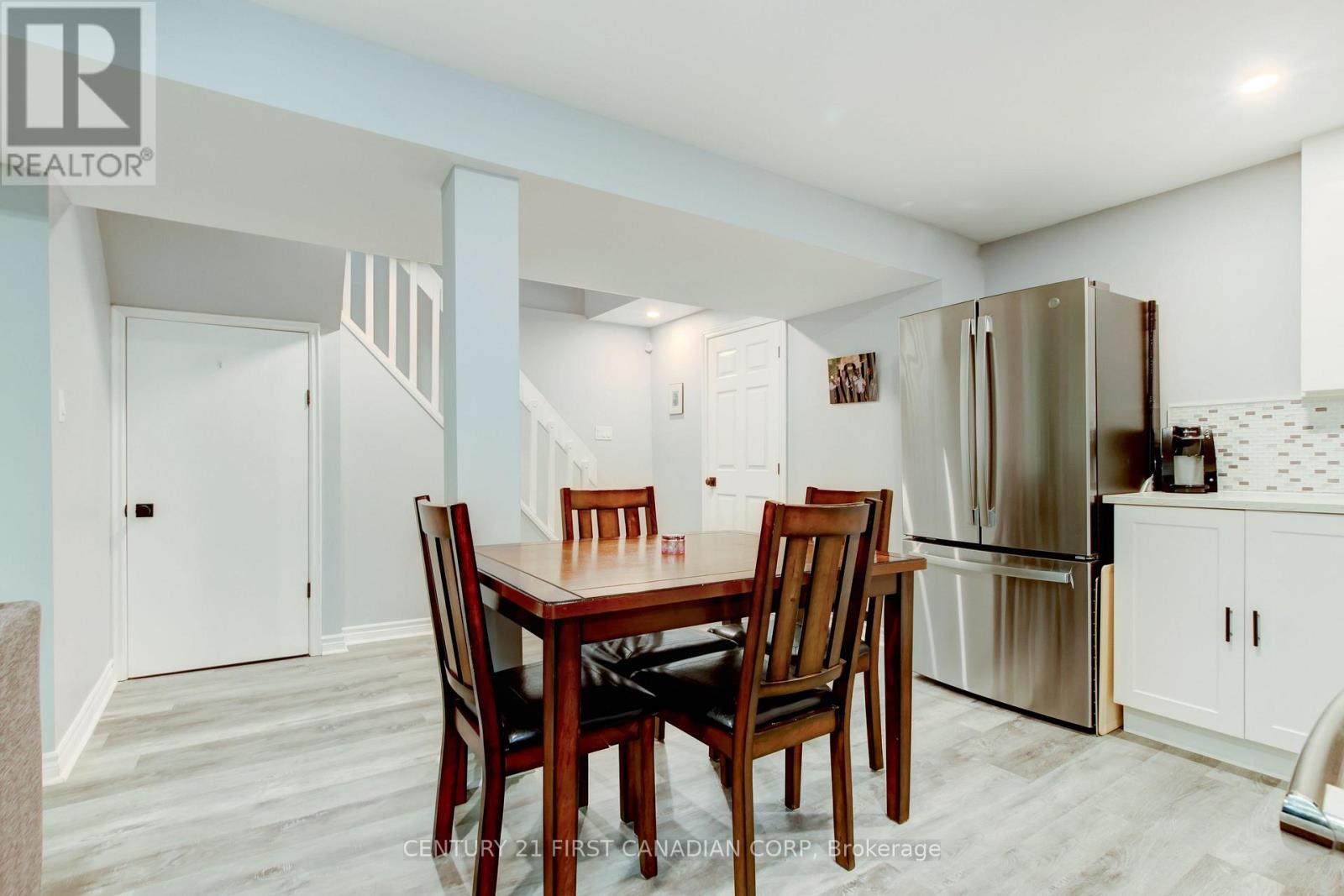79 NEWBRIDGE CRESCENT - 32