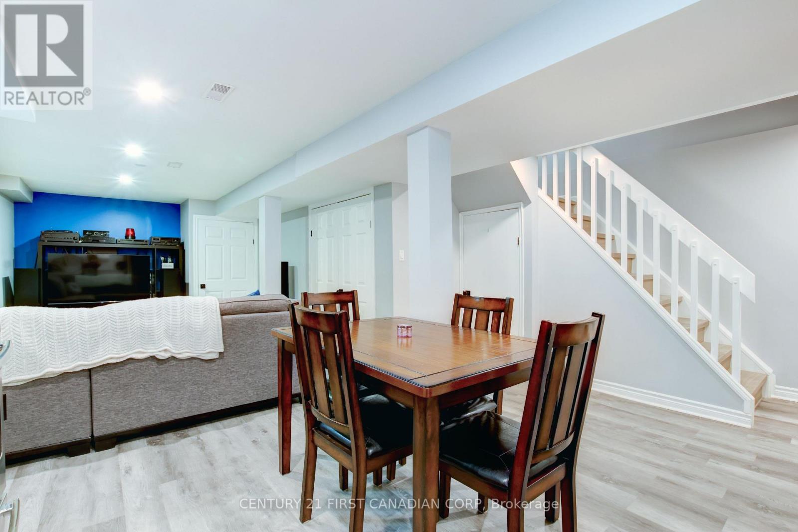 79 NEWBRIDGE CRESCENT - 33
