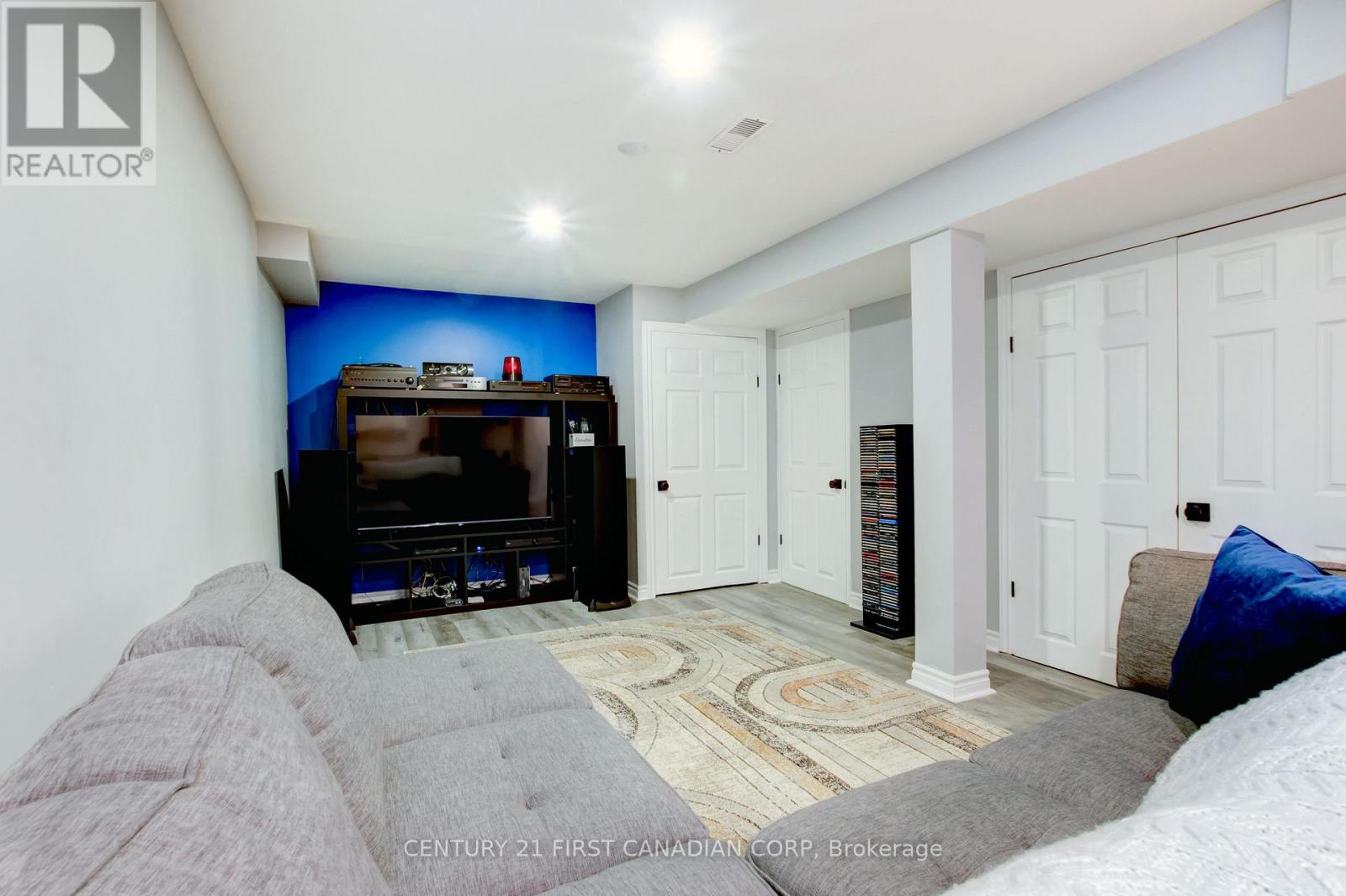 79 NEWBRIDGE CRESCENT - 34