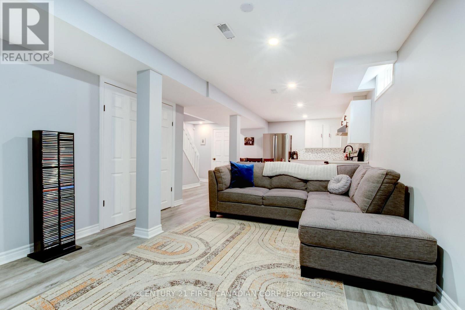 79 NEWBRIDGE CRESCENT - 35