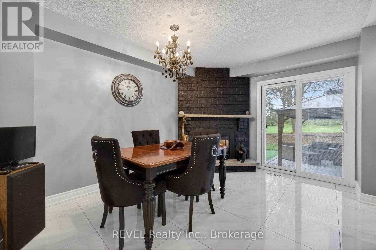80 DUMFRIES AVENUE - 19