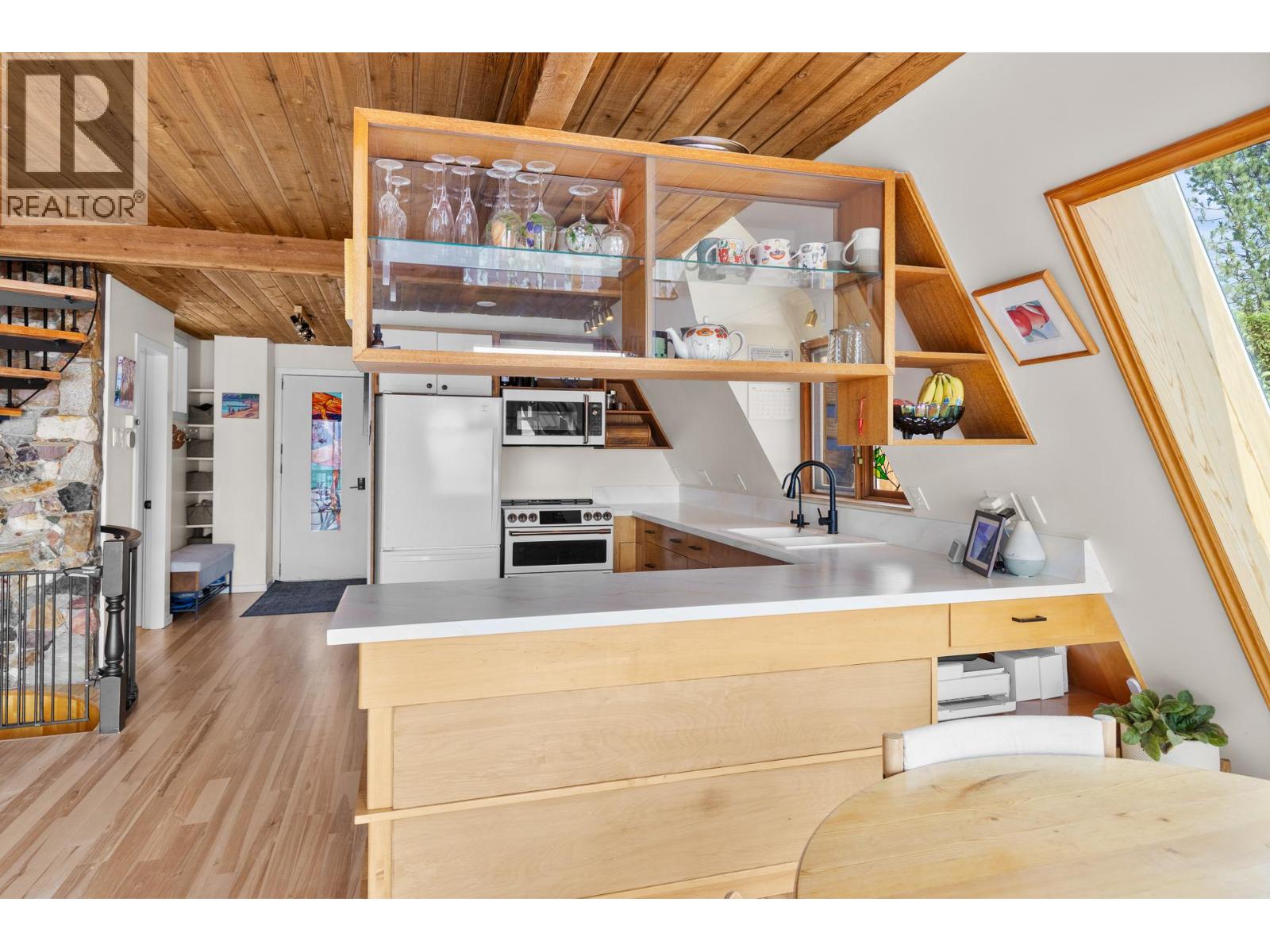 6431 Renfrew Road - 11