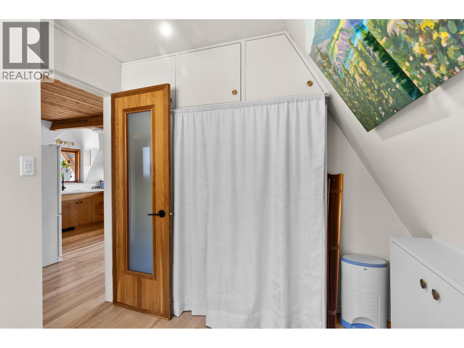 6431 Renfrew Road - 18