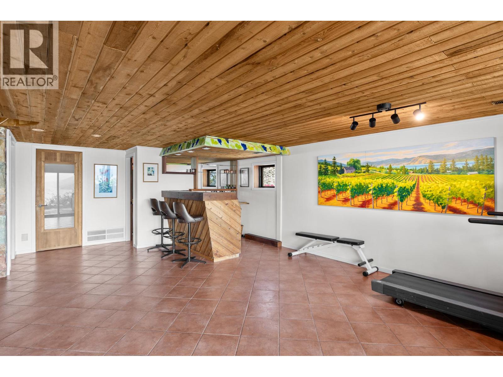 6431 Renfrew Road - 32