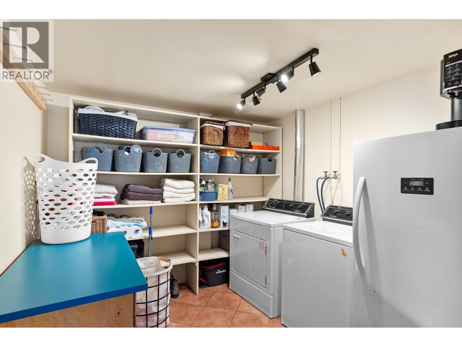 6431 Renfrew Road - 43