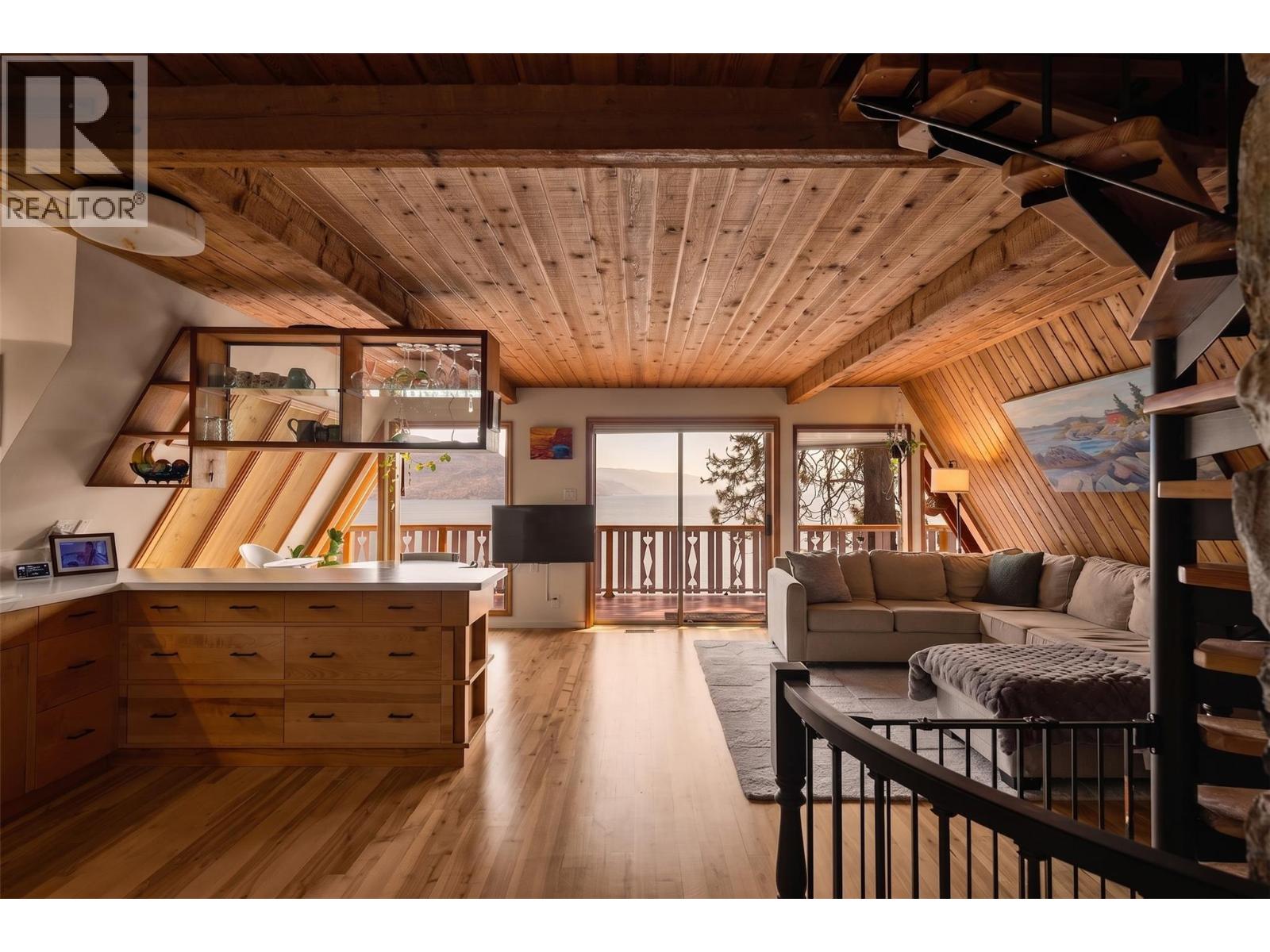 6431 Renfrew Road - 7