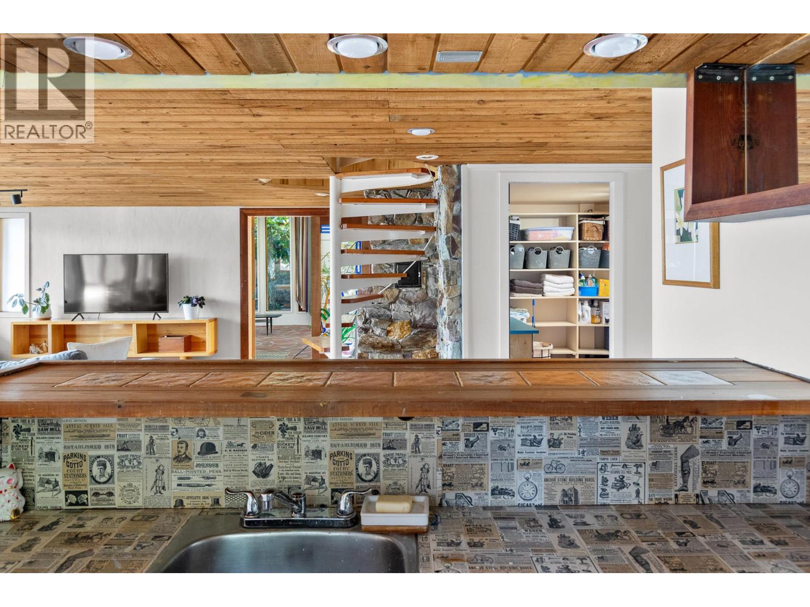 6431 Renfrew Road - 34