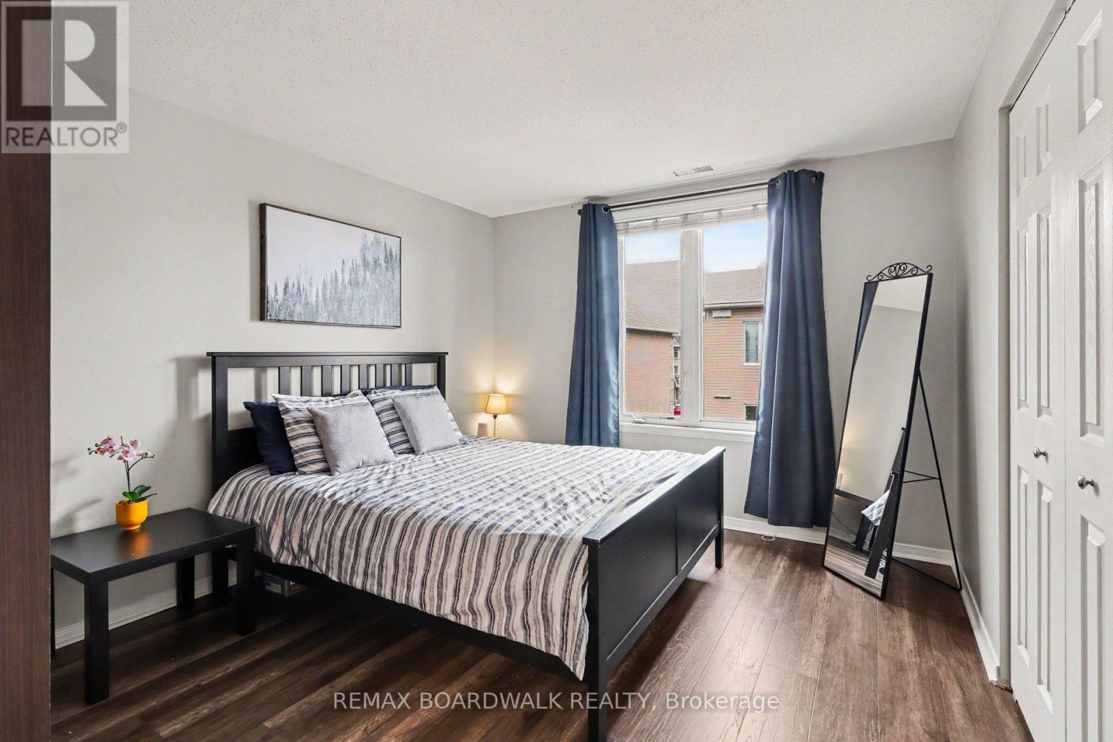 #7 50 BRIARGATE PRIVATE - 21