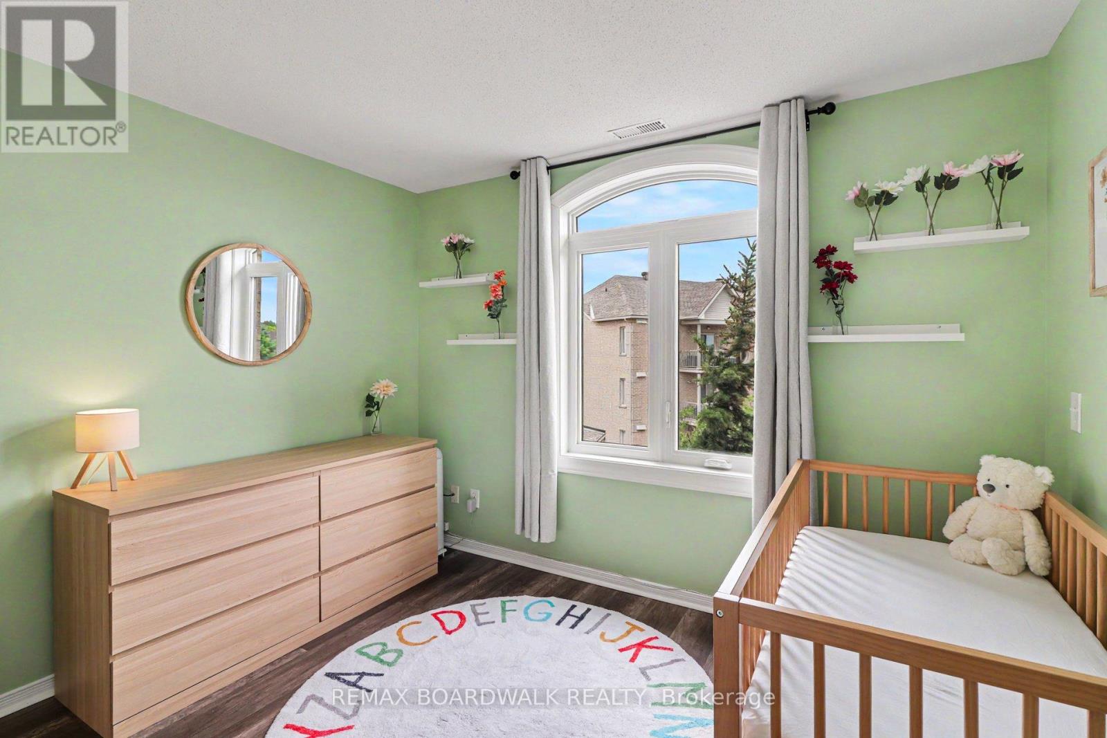 #7 50 BRIARGATE PRIVATE - 29