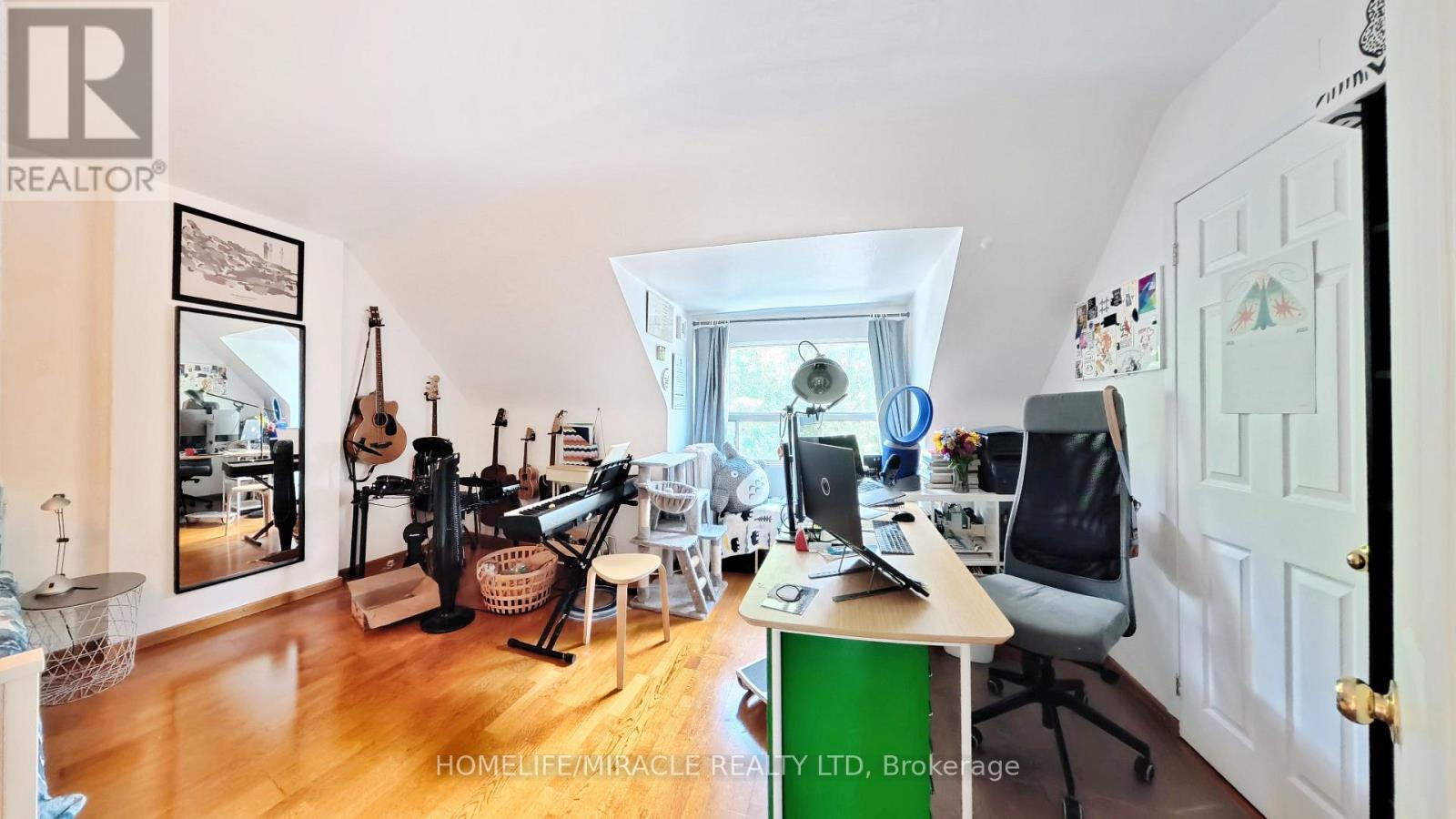 121 MEDLAND STREET - 19