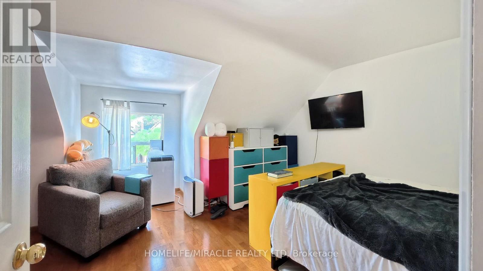 121 MEDLAND STREET - 22