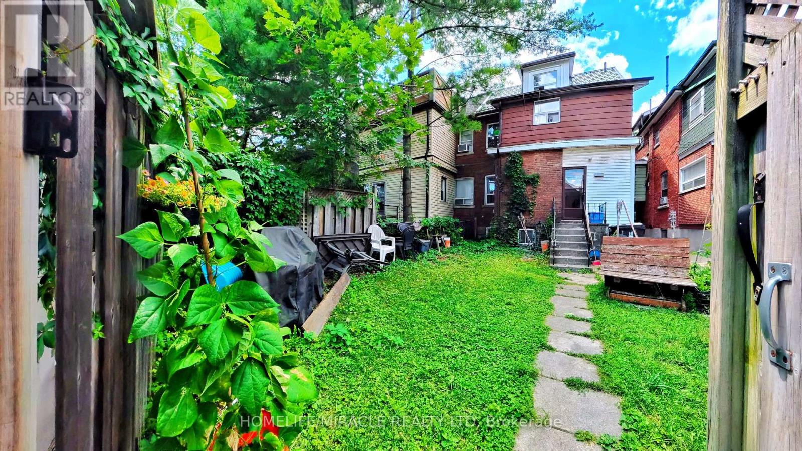 121 MEDLAND STREET - 44