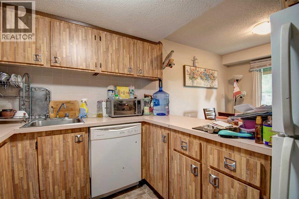 #106 2200 Woodview Drive SW - 3