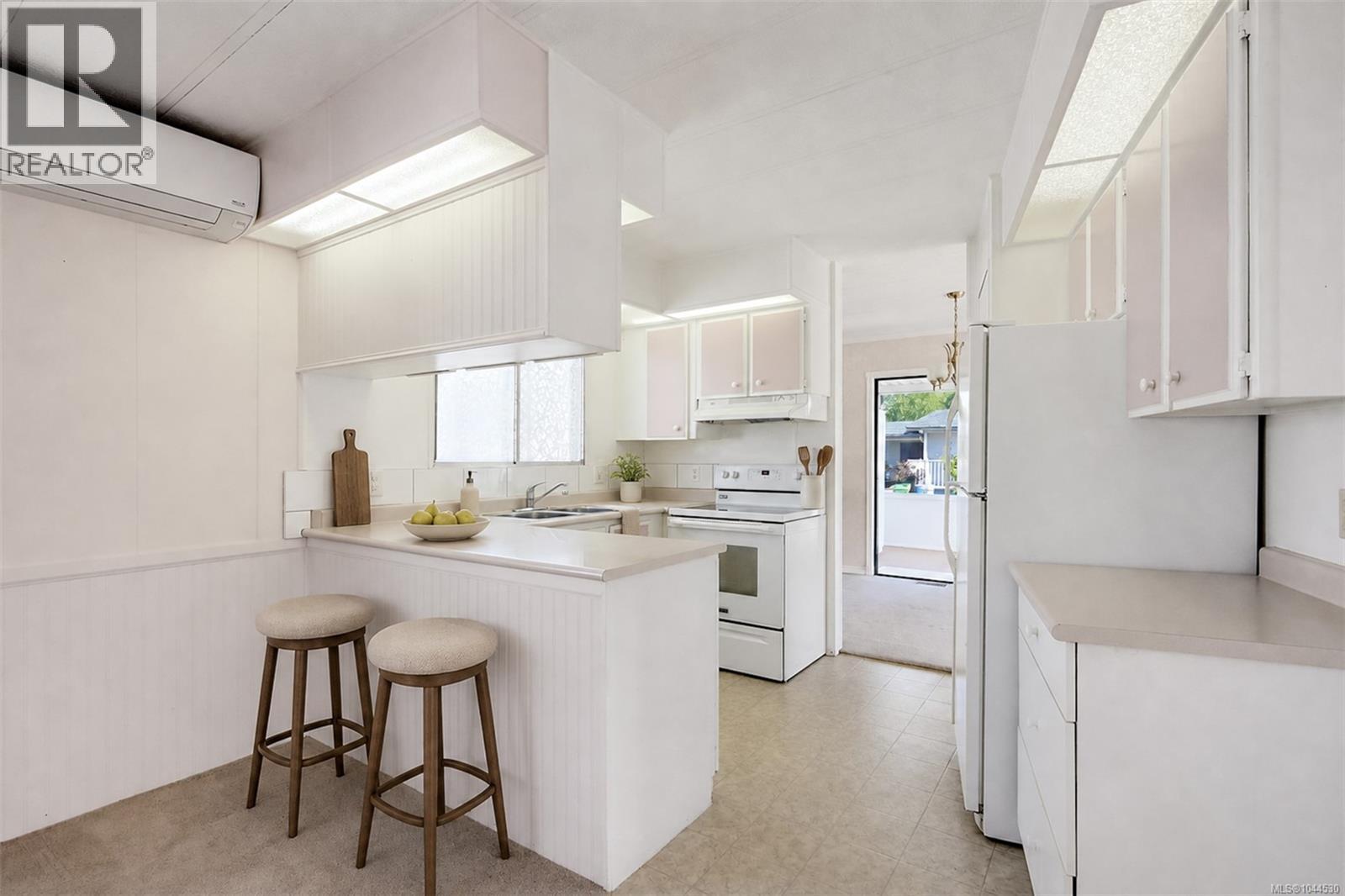 9362 Village Way, Sidney
