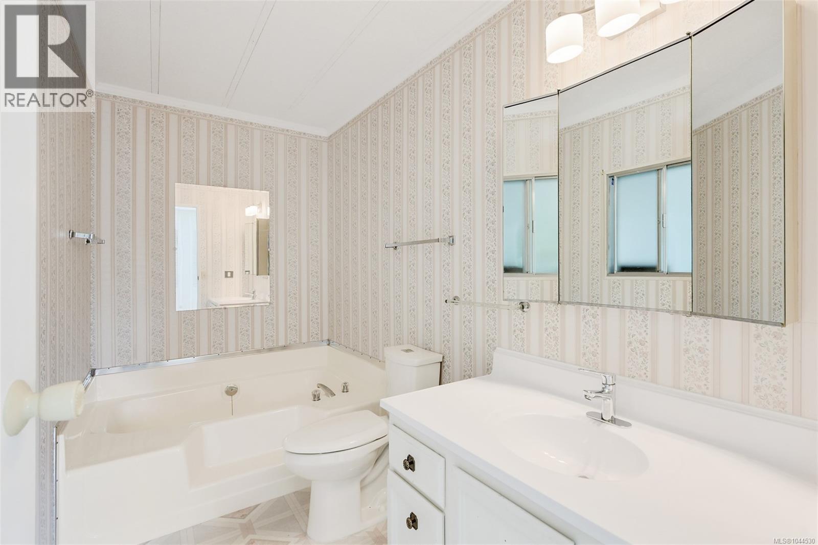 9362 Village Way, Sidney