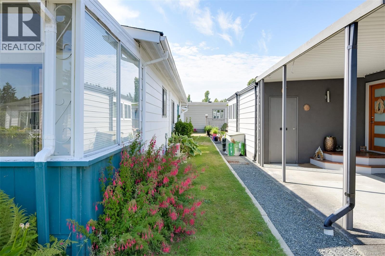 9362 Village Way, Sidney