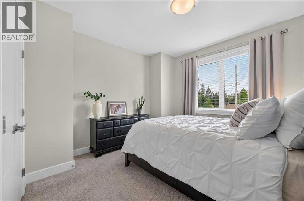 3127 44 Street SW - 27