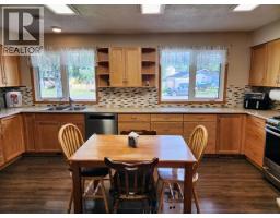 242 Dawson Drive, Faro, YT Y0B1K0 Photo 6