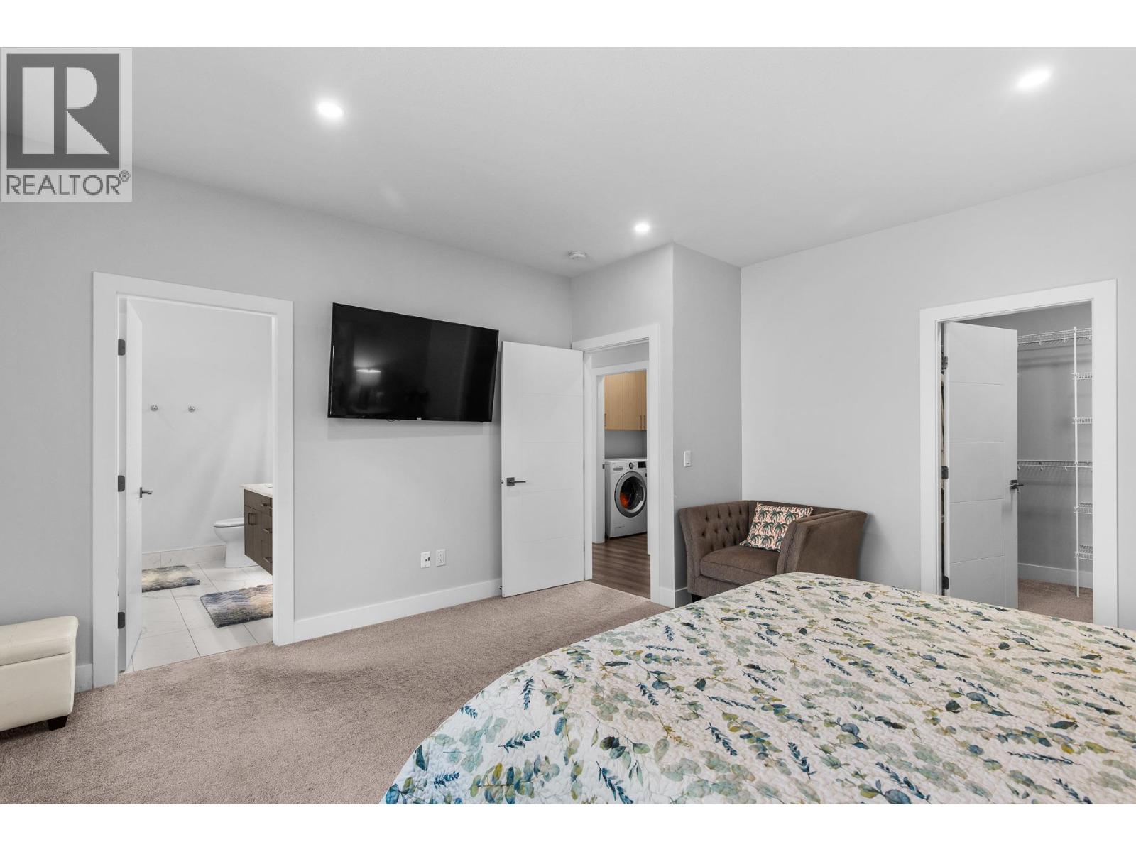 2562 Crown Crest Drive - 28