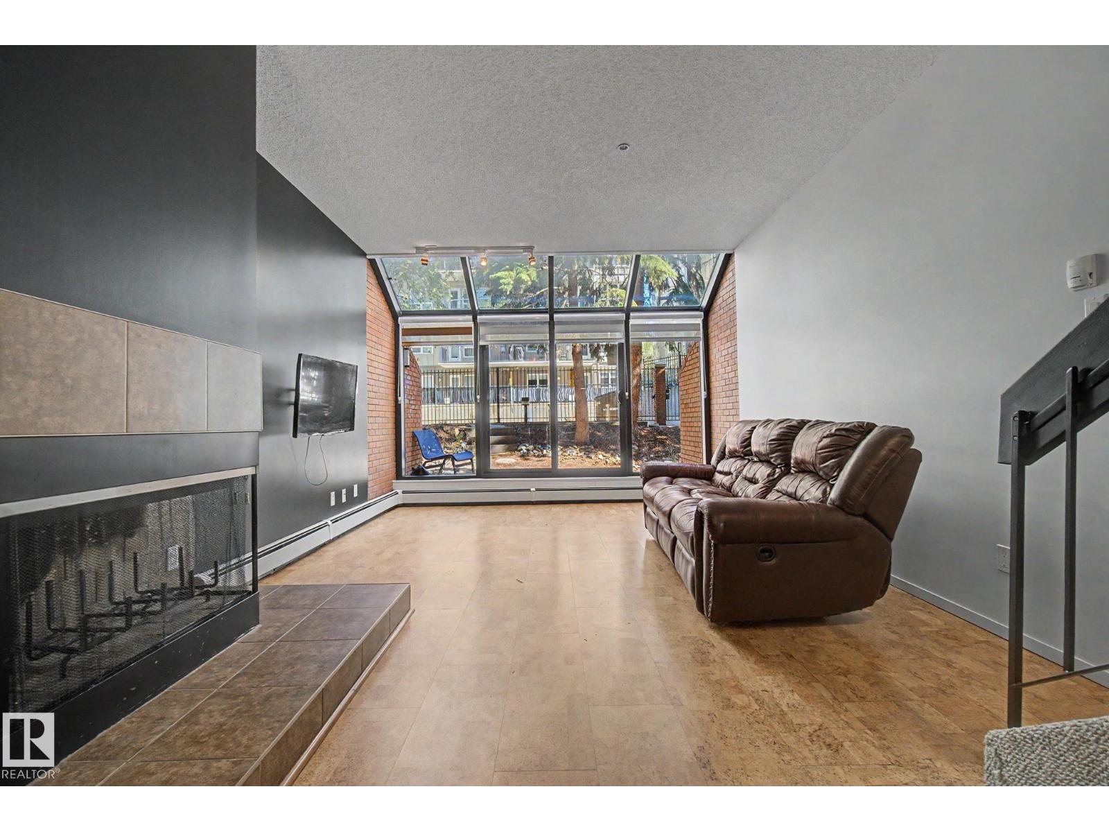 11150 83 AV NW - 22