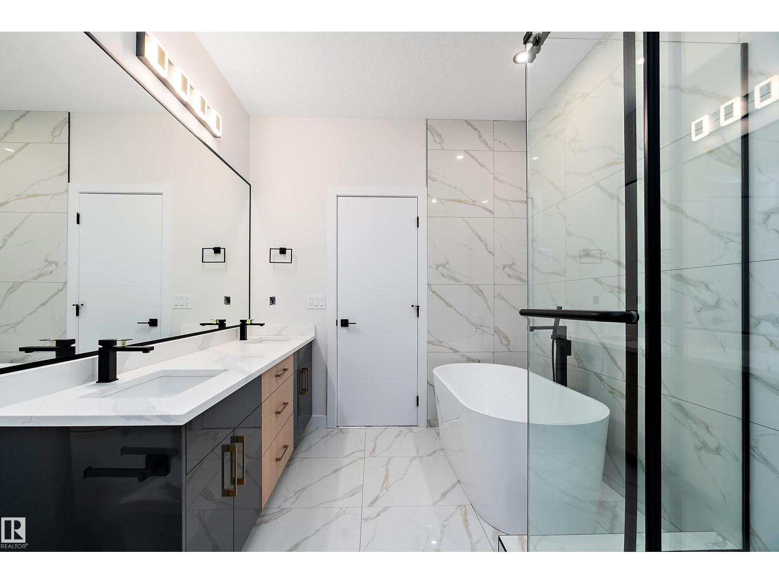 38 ASTORIA Place - Photo 34