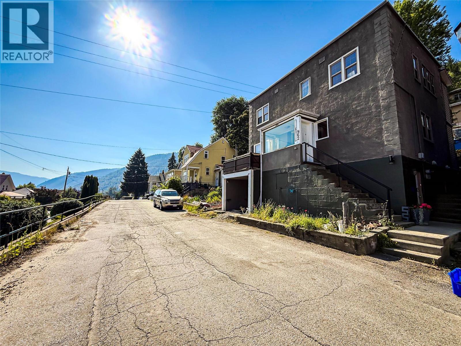 962 Nelson Avenue - 11