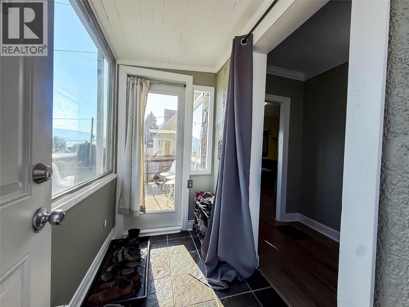 962 Nelson Avenue - 16