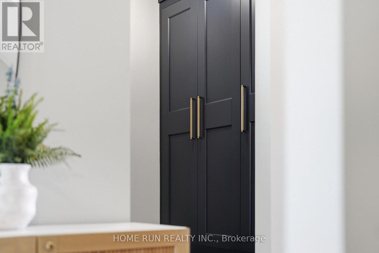 570 TRIANGLE STREET - Image 22