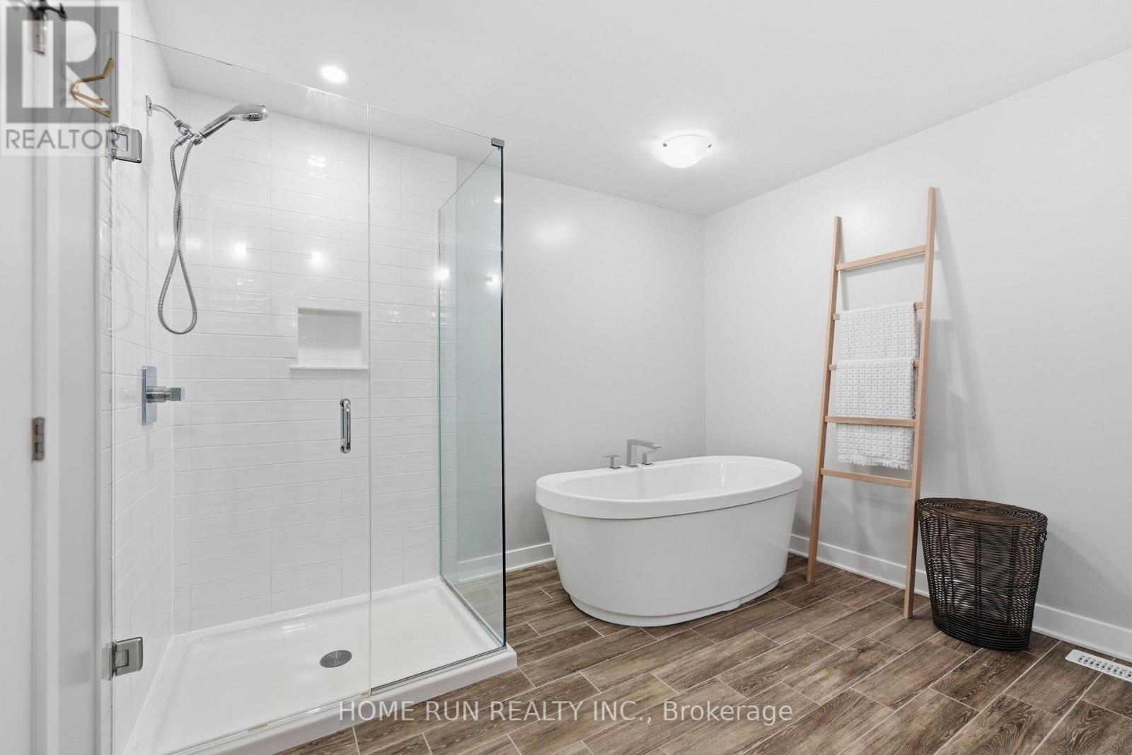 570 TRIANGLE STREET - Image 33