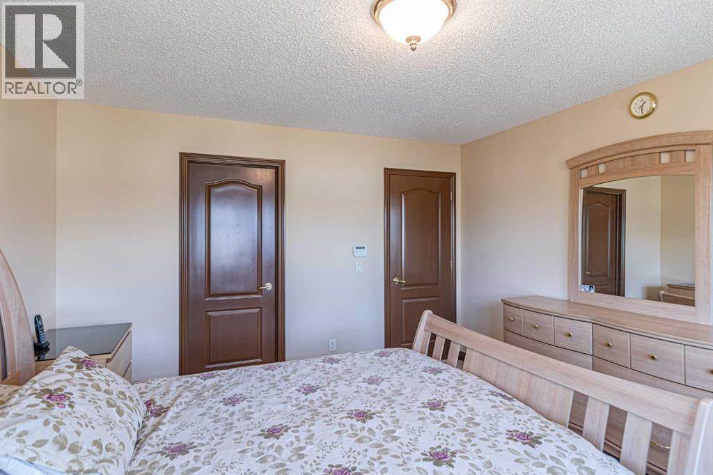 23 Royal Oak Terrace NW - 25
