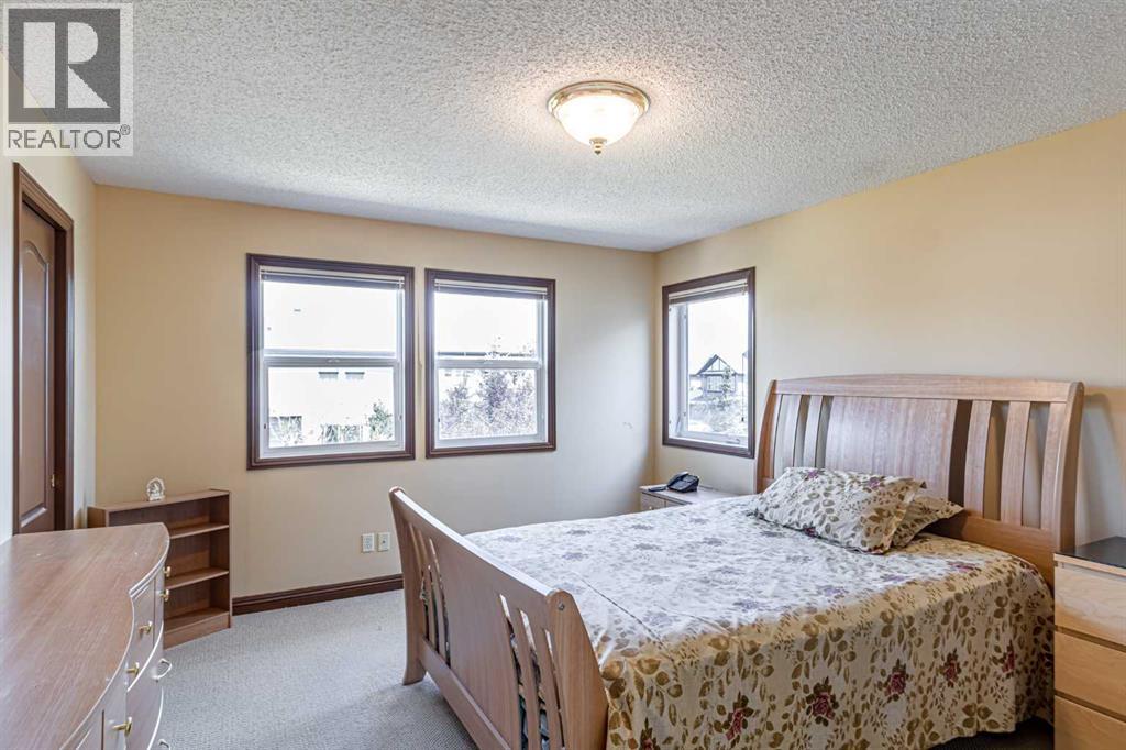 23 Royal Oak Terrace NW - 24
